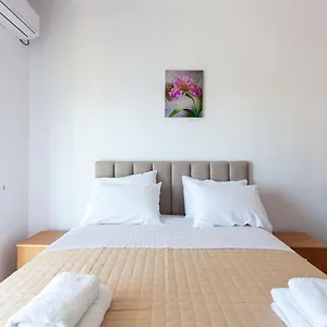 zacharias-apartments.albaniahotels.org/